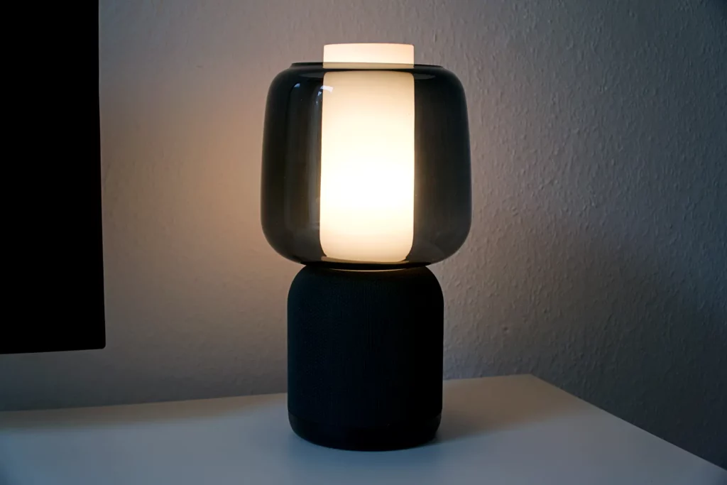 IKEA Tischlampe SYMFONISK mit integriertem Wifi-Lautsprecher, kompatibel mit AirPlay